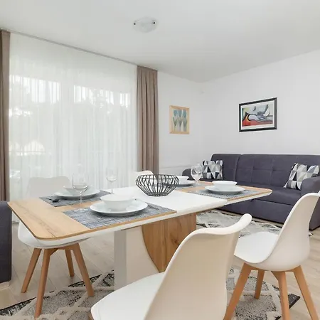 アパート B 101 *